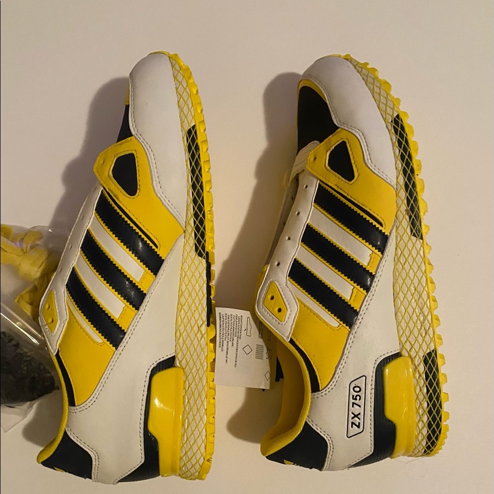 RARE! Adidas 173758 ZX750 discontinued, sold out everywhere! 
NWT
Maize and Blue